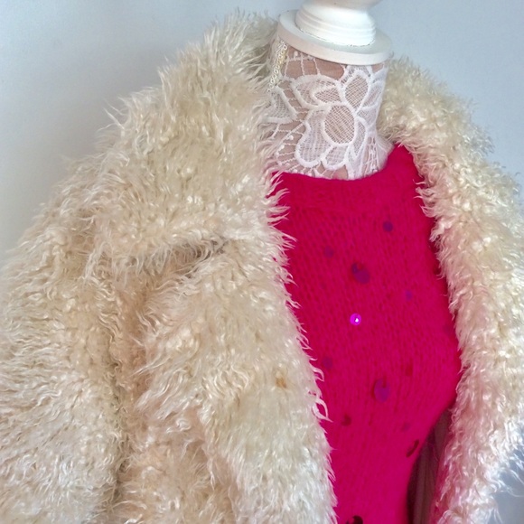 Vintage Faux Fur White Coat - Picture 2 of 12